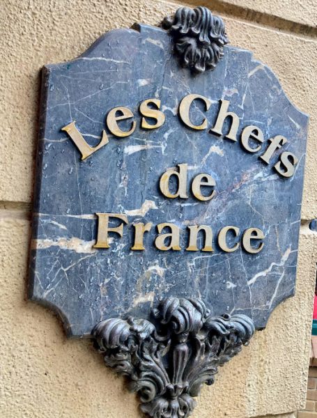 Les Chefs de France Sign