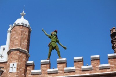 Yes, there was even a Peter Pan topiary hiding on top of a building.