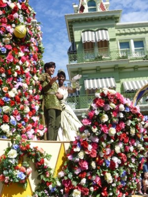 Festival of Fantasy Parade Princess Float (1)