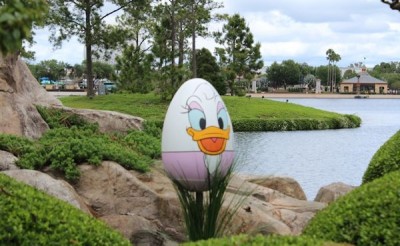 Daisy Egg hanging out in the Japan pavilion.