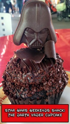 Star Wars Weekends Snack-The Darth Vader Cupcake