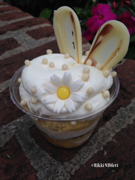 White Chocolate Rabbit Cake Cup Side