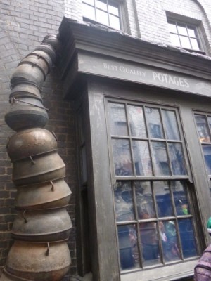 universal studios wizarding world of harry potter diagon alley (1)