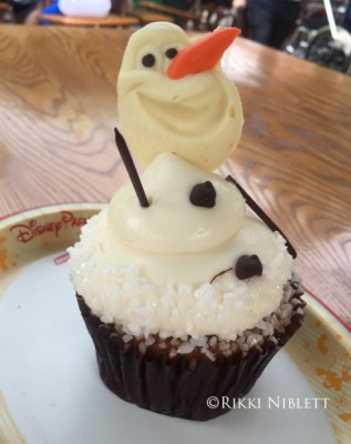 Olaf Cupcake