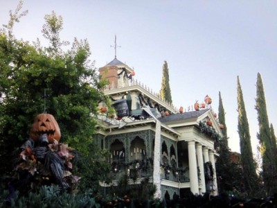 Haunted Mansion Holiday (11)