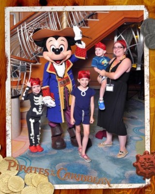 Disney cruise deals dinner attire