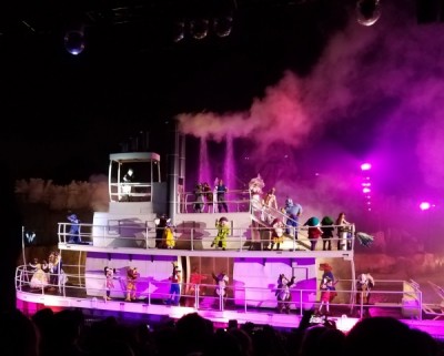 MFl Friday Review (fantasmic) - Copy