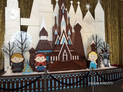 gingerbread-display-contemporary-resort