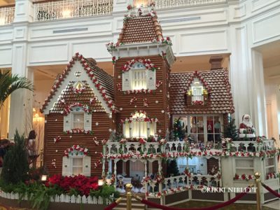 gingerbread-display-grand-floridian