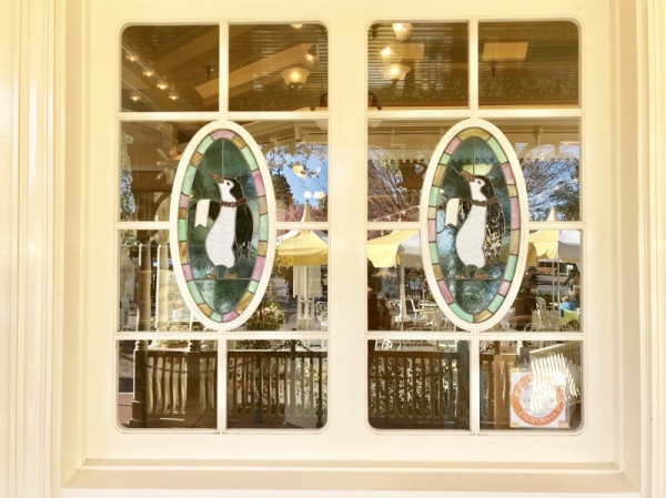 Disney Magical Details: Jolly Holiday Bakery in Disneyland