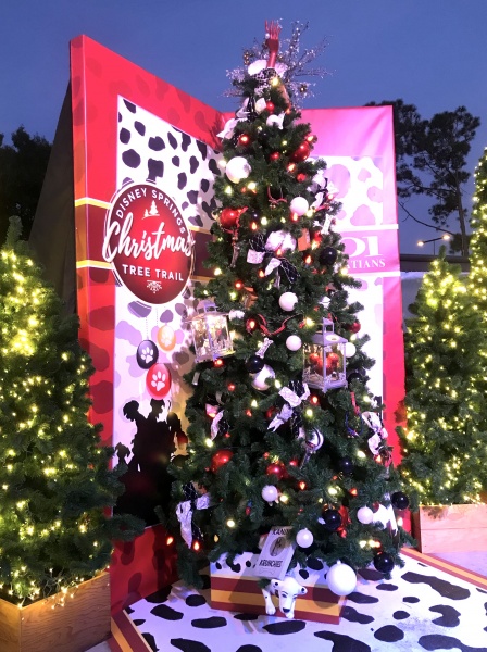 Christmas tree themed to 101 Dalmatians