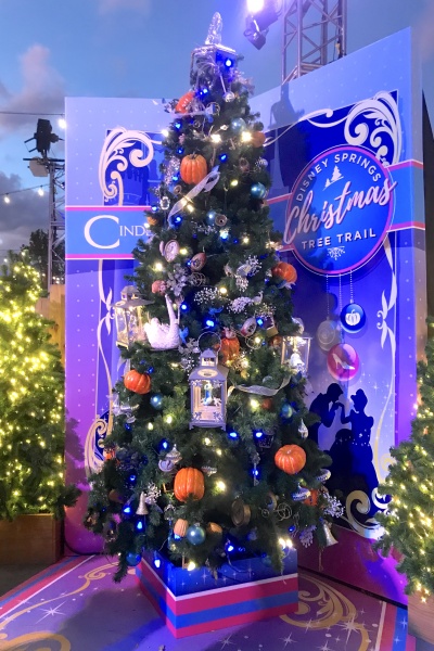 Christmas tree themed to Cinderella