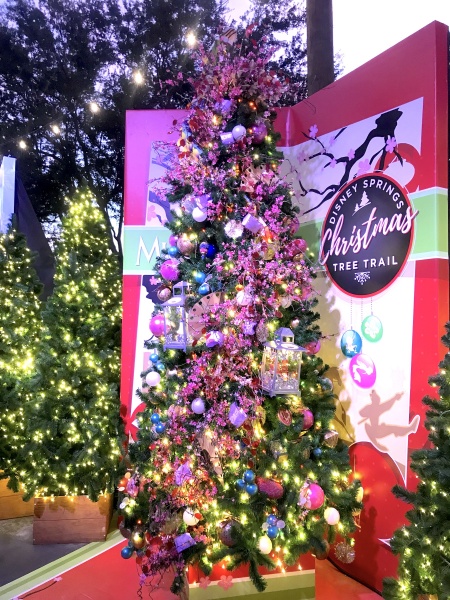 Christmas tree themed to Mulan