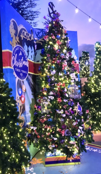 Christmas tree themed to Snow White