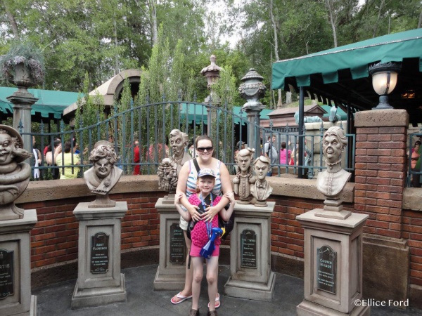 Haunted Mansion Queues