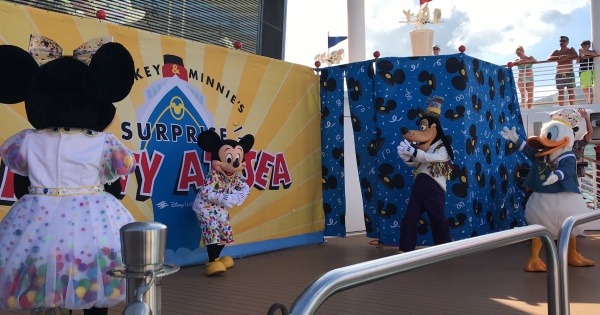 DCL Fantasy surprises Mickey Mouse - Mickey and Minnie's Surprise Party