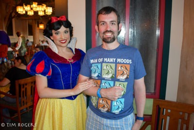 Snow White at Storybook Dining