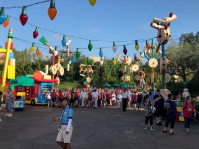 Toy Story crowd without Early Morning Magic | Introverts