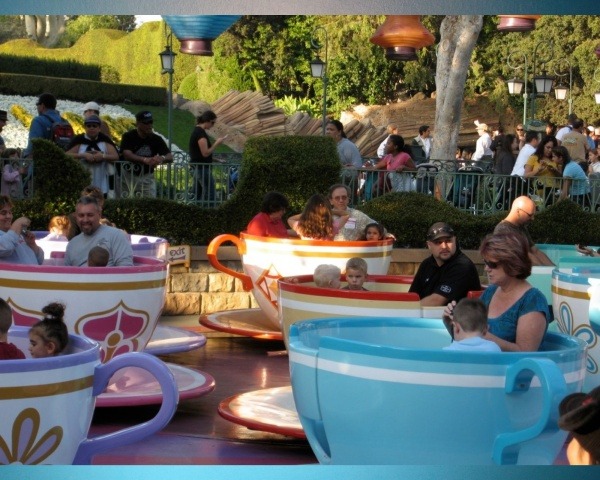 Review-Walt's Disneyland-A Walk in the Park with Walt Disney