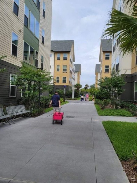 Flamingo Crossings Village move-in day - Disney College Program