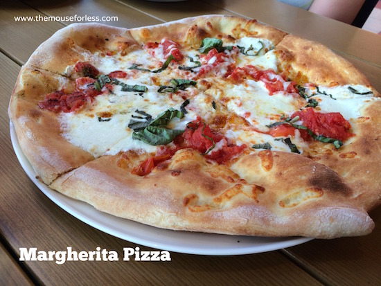 Margherita Pizza at Red Oven Pizza Bakery at Universal CityWalk #UniversalDining #CityWalk #UniversalOrlando
