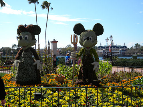 Farmer Mickey and Minnie