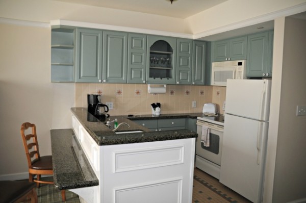 Saratoga Springs One and Two-Bedroom Villa Kitchen Dining Savings