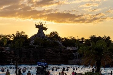 Typhoon Lagoon H2O Glow