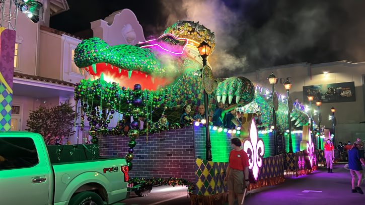 PHOTO REPORT: Universal Orlando Resort 3/23/21 (Gargoyles Added to the Entrance of the Legacy Store, More Characters in Mardi Gras Outfits, Crowds, A Visit to Rising Star, and More) - WDW News Today