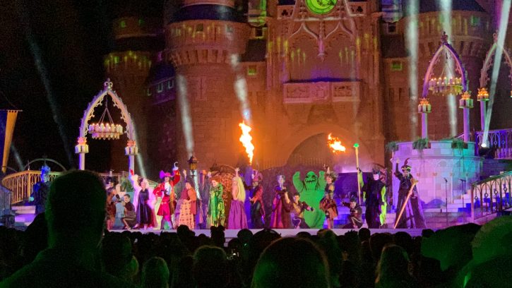 Hocus Pocus Villains Spelltacular at Mickey's-Not-So-Scary Halloween Party