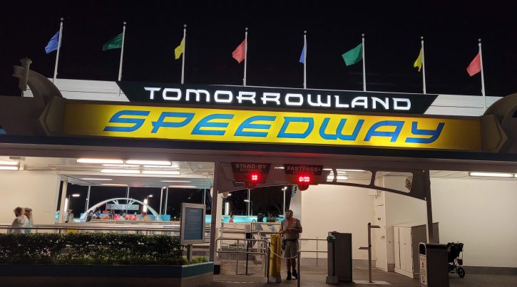 An image of the queue and the sign for Tomorrowland Speedway. 