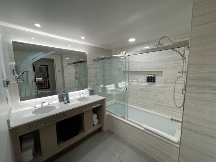 Contemporary Resort Bathroom
