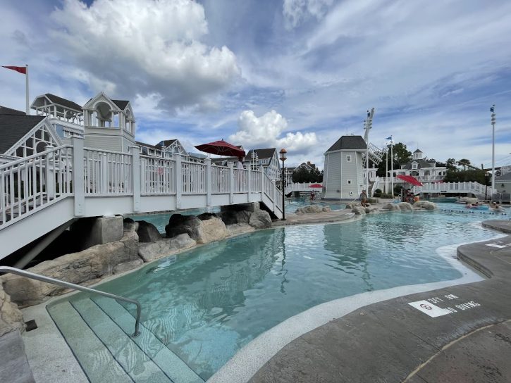 Yacht Club Pool