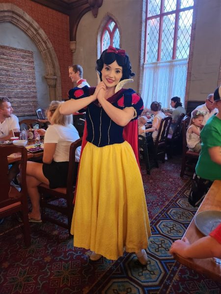 Character Dinner Snow White
