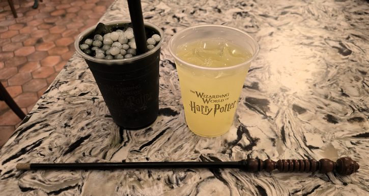 Le Gobelet Noir - Le Breuvage Sombre du Gobelet Noir and Lavender Lemonade