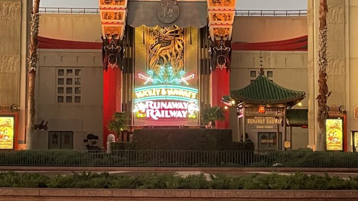 Rope Drop Mickey and Minnie's Runaway Railway